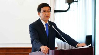 Асхат Аймағамбетов қазақстандық дипломдар иелерін не күтіп тұрғанын айтты