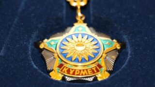 Кеңсайдан орын алу үшін қандай атақ керек: ең қымбат орден қанша тұрады