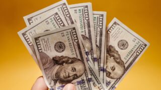 Теңгенің күш алуы долларға деген сұраныстың құтын қашырып жіберді