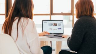 Шетелдік интернет-дүкендердің тауарларына баж салығы ҚҚС есебімен 15% -дан 17% -ға дейін көтеріледі