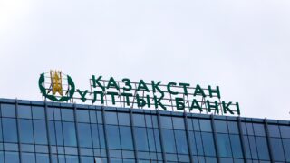 Жоғары базалық мөлшерлеме банктердің табысын еселеп жатыр 