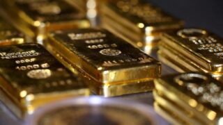 Ұлттық банк банктер мен айырбастау пункттері үшін алтын құймаларын сатуды тоқтатты: Нарық алтынның жаңа бағасын күтіп іштен тынып тұр