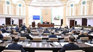 Құрылтай депутаттарының 375-сынамалы алтыннан құйылған төсбелгісі жезге айналды