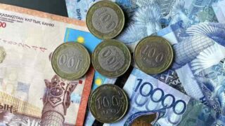 CFO Summit панельдік сессияда белгілі қаржыгер Ораз Жандосов Қазақстанды банк дағдарысы мен мемлекеттік ақшаны құтқаруға жұмсалған қаражат көлемі бойынша рекордсмен болғанын айтты