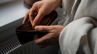 Депуттаттар зейнетақыны табыс көзі деп санайтындарға қарсы шықты, сарапшылар бұл ұсынысты қолдамайды