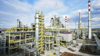 Жаңа мұнай өңдеу зауытына мұнай өнімдерін шығару міндеттеледі   