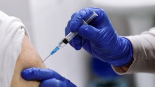 Тұмау қайта шапты: Министрлік не дейді және үйде дәрі қобдишасында не тұруы керек?