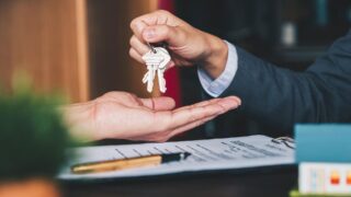 Бектенов ипотеканың алғашқы жарнасын азайтпақ: кімге тиімді және тәуекелі қандай?