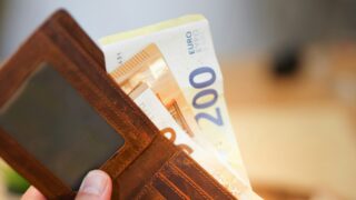 Рубль 7 тенгелік шекараға жақындап қалды: Баға қалай құбылады? 