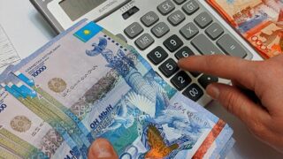 Теңге еуроға қатысты жеті теңгеге, долларға қатысты екі теңгеге әлсіреді