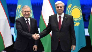 Қасым-Жомарт Тоқаев пен Шавкат Мирзиёев Алматыда  бейресми кездесу өткізді