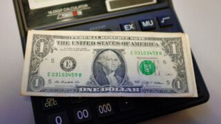 Қымбат доллар кімге керек?
