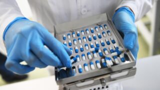 ІСІККЕ ҚАРСЫ «ТРОЯ АТЫ»: ДӘРІНІ ЖАСЫРЫП ЖЕТКІЗУ ДӘУІРІ БАСТАЛДЫ МА?
