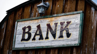 ЕДБ: Банкротқа тап болған банк шығыны несиеге қалай әсер ететіні айтылып жатыр   