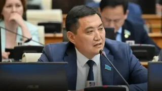 Базарбек Бақытжан банктердің «айдың арғы бетіндегі»  жұмбағын әшкереледі