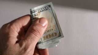 1 доллар  472 теңге: бағам одан әрі не болады?