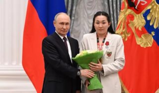 Путин қазақ қызын «Отанға сіңірген еңбегі үшін» орденімен марапаттады