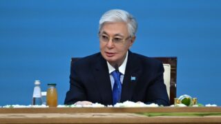 Қазақстан Еуропа мен АҚШ-тан көп үй салып жатыр ма? Президент айтқан 5 санға политологтың жауабы