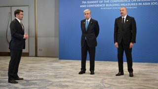 Тоқаевтың Баку сапары: қазақ мұнайы үшін не өзгерді?